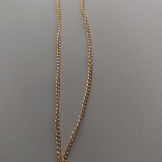 Collar dorado con colgante de mariposa con circonitas brillantes