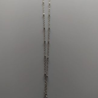 Collar de cadena plateada con colgante en forma de caracola espiral