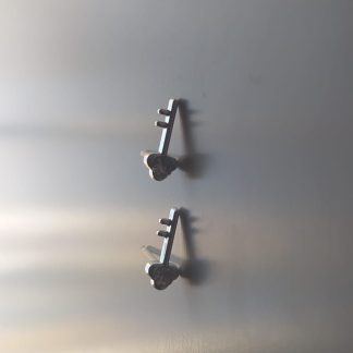 Pendientes con diseño de corazón y barra plateada vertical