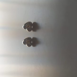 Pendientes plateados en forma de corazón con circonita