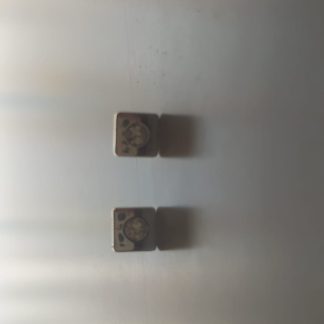 Pendientes cuadrados con medallón redondo decorativo
