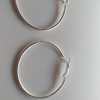 Par de pendientes de aro grandes plateados