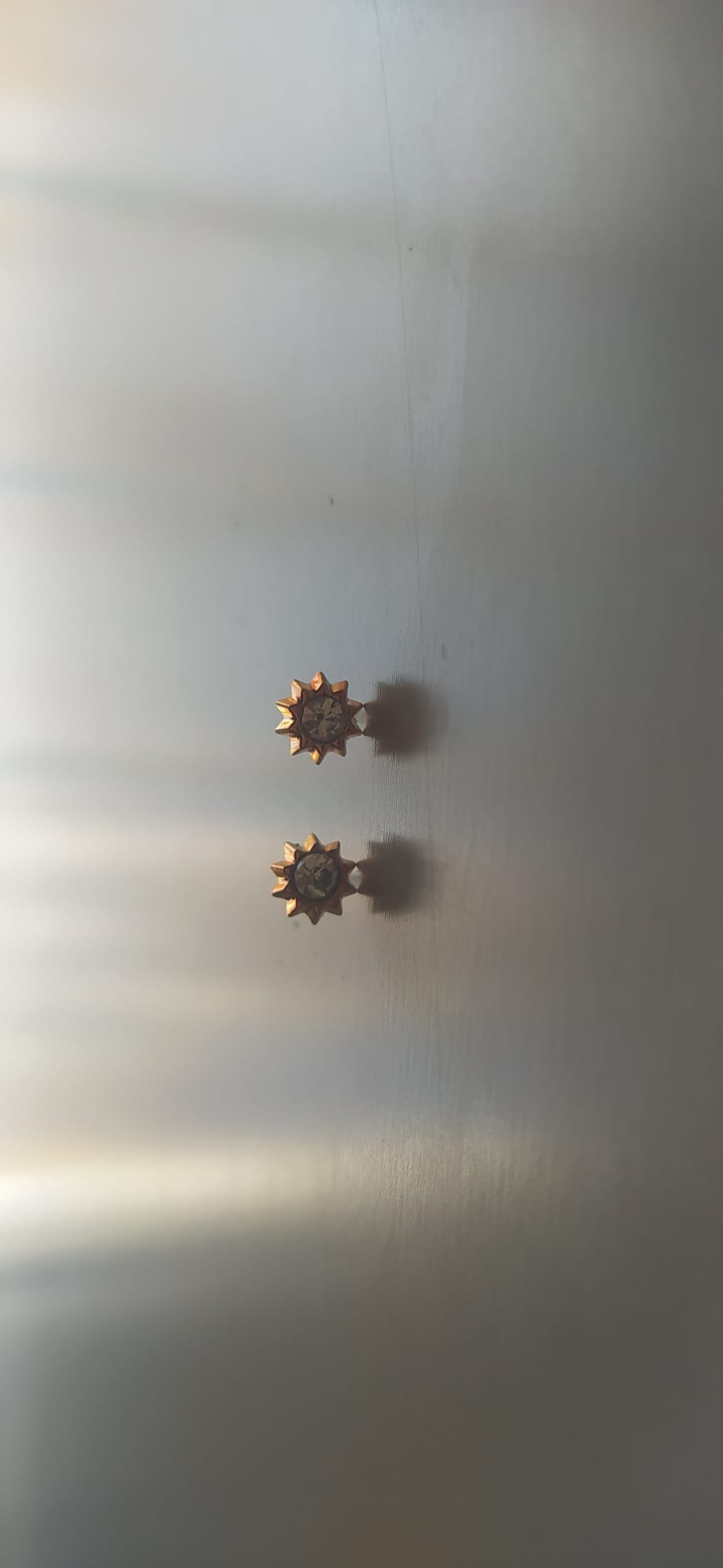 Pendientes de estrella dorada de ocho puntas con circonita