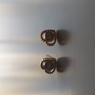 Pendiente dorado redondo con circonita ámbar