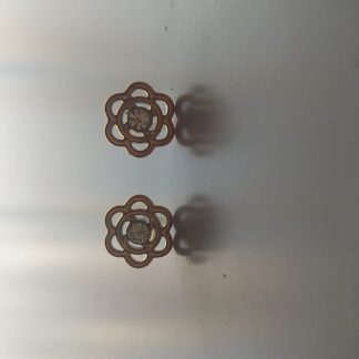 Pendientes dorados en forma de flor con circonita central