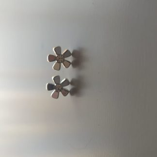 Pendientes con forma de flor multicolor y circonita en el centro