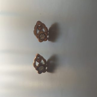 Pendientes dorados de forma irregular con circonita y detalle plateado