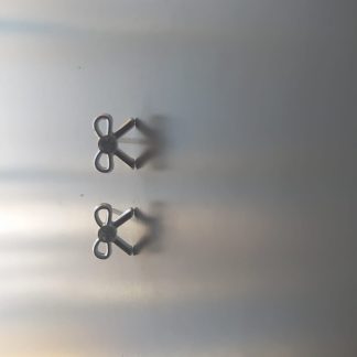 Pendientes de tuerca con diseño geométrico de lazo en plateado