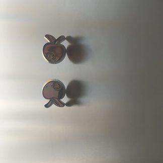 Pendientes en forma de manzana plateada con circonita