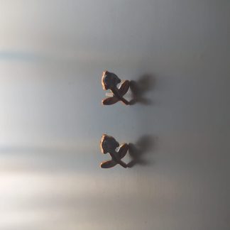 Pendientes en forma de mariposa de color cobrizo