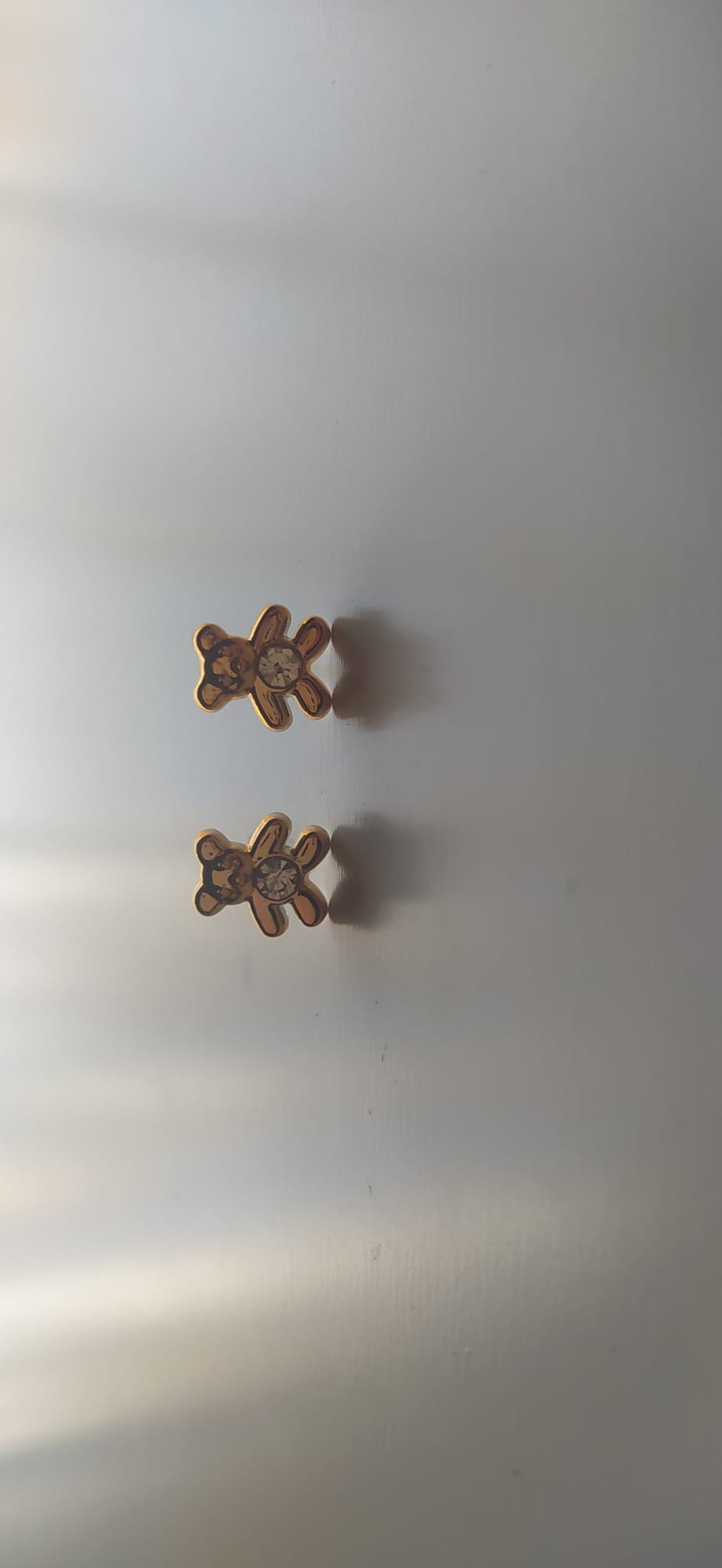 Pendientes con forma de osito dorado con circonita