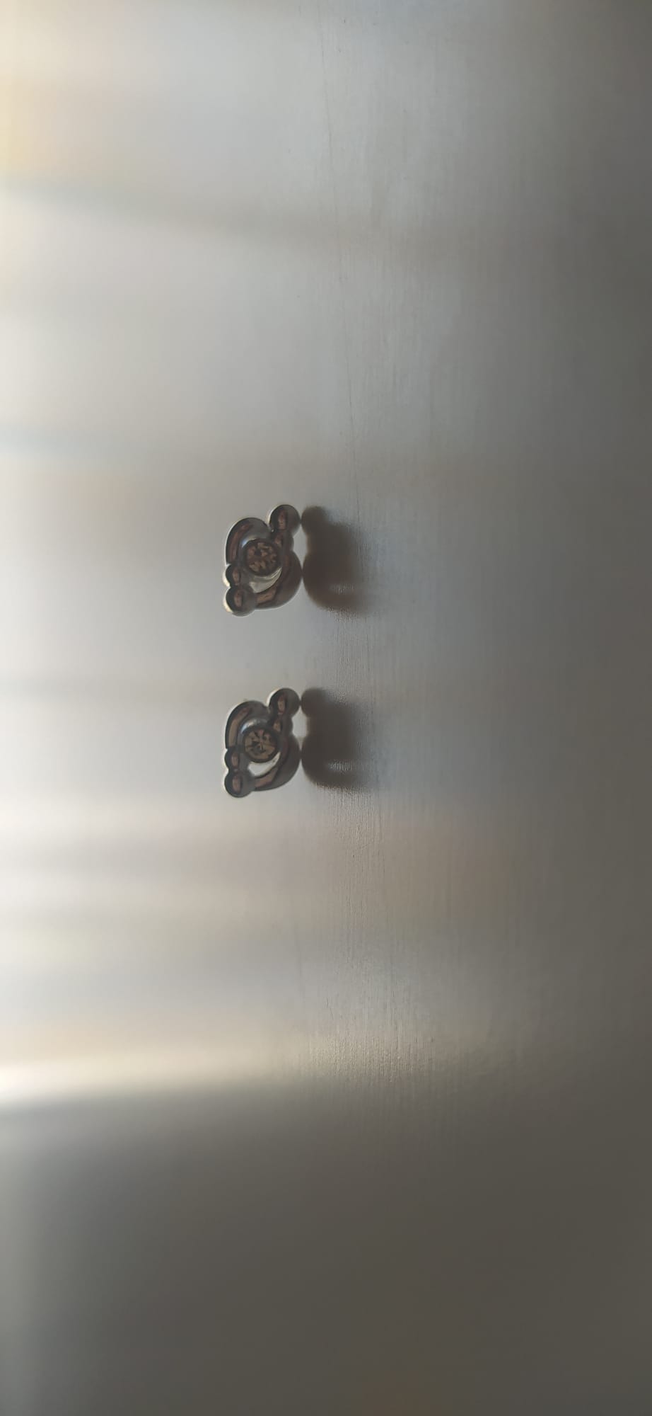 Pendientes con forma de osito plateado y circonita