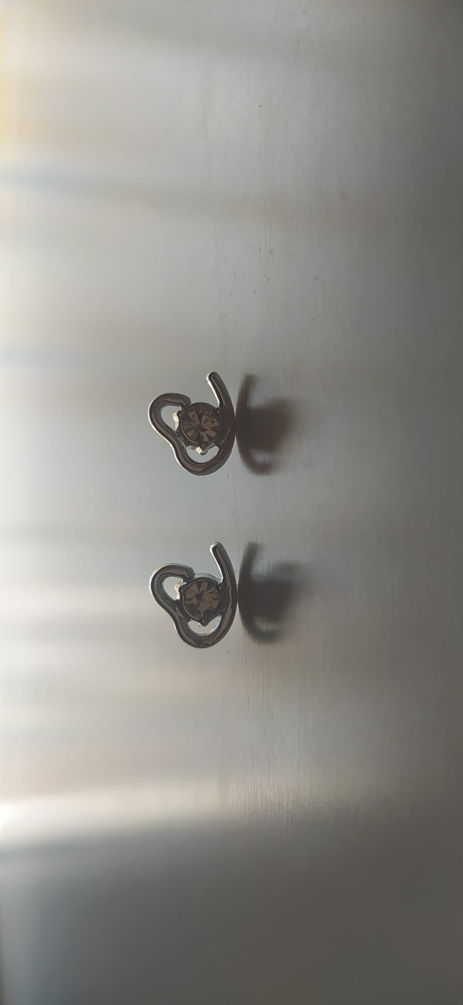 Pendientes de corazón plateado con circonita central