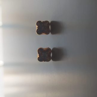 Pendientes dorados en forma de trebol con circonitas