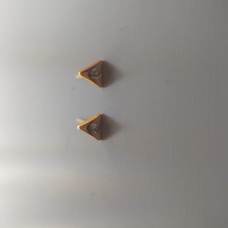 Pendientes triangulares dorados con circonita central