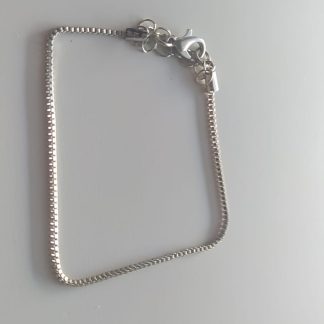 Pulsera de cadena plateada de eslabón curvo con cadena de extensión