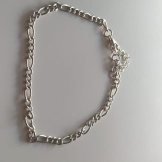 Pulsera plateada de cadena tipo Figaro