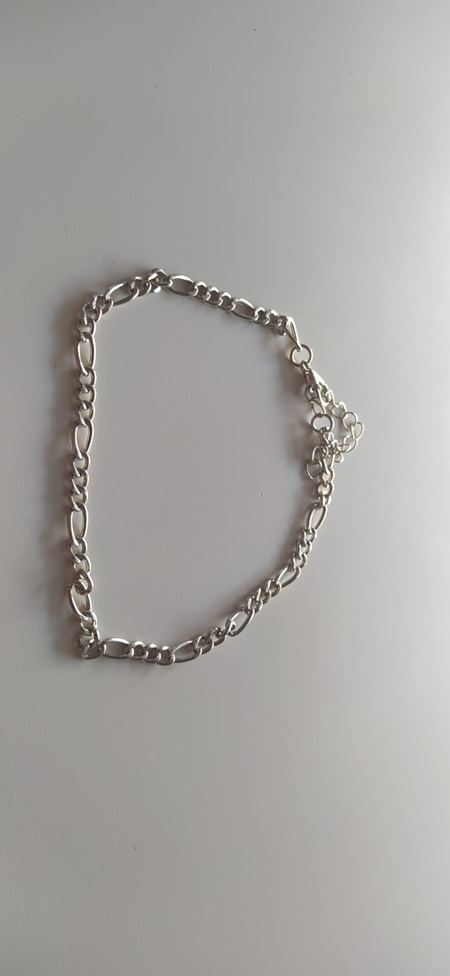 Pulsera plateada de cadena tipo Figaro