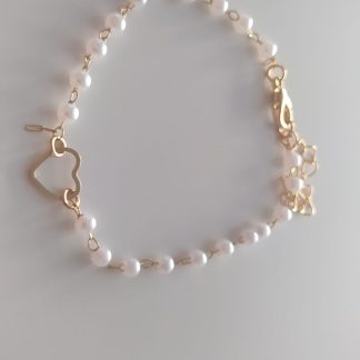 Pulsera de cadena fina plateada con bolitas cuadradas y cierre de mosquetón