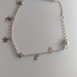 Tobillera plateada con colgantes en forma de estrella